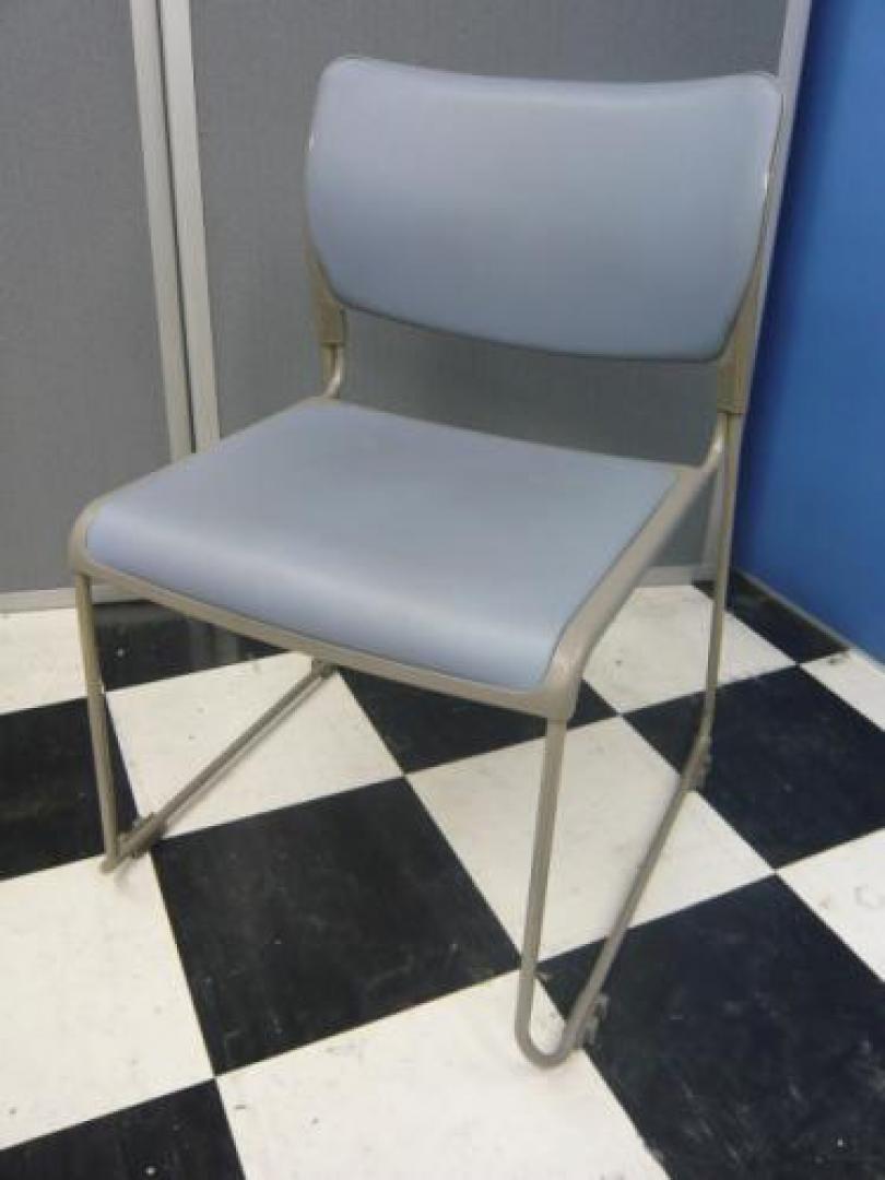 オカムラ製スタッキングチェアが大。少し使用感はありますが、使用に問題ありません。お求め安い価格にしました。【会議チェア】
                                    中古
            