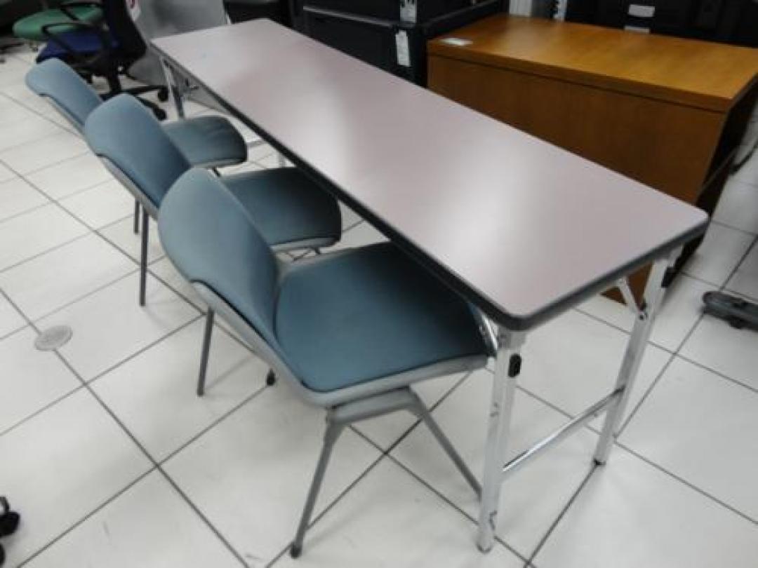 ■折りたたみテーブル×スタッキングチェア3脚　【セット商品】
                                    中古
            