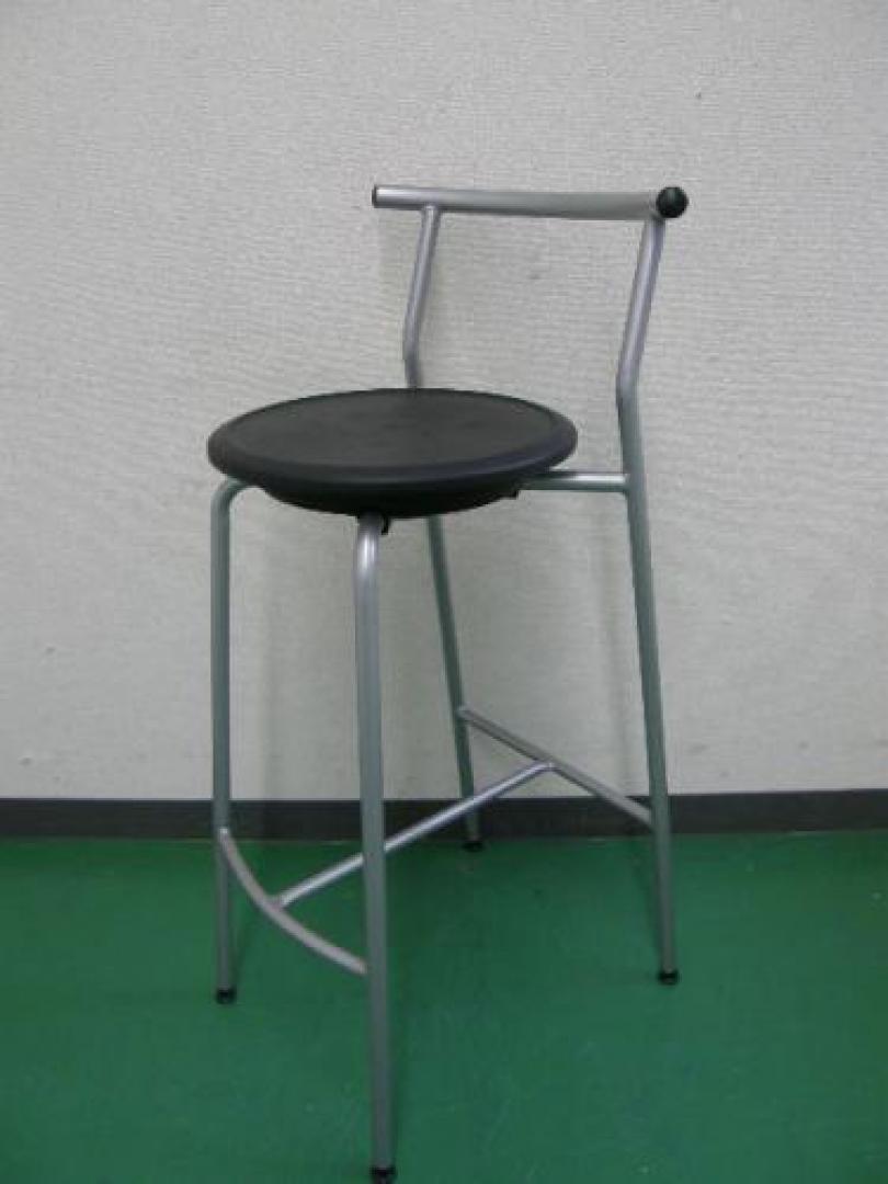 【カウンターチェア】ホワイト×ブラックのカウンターチェアがなんと・・・
                                    中古
            
