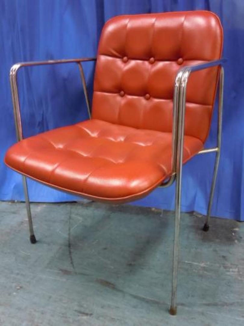 【1脚入荷！】ミーティングチェア　雰囲気あるカラーリングが◎【会議チェア】
                                    中古
            