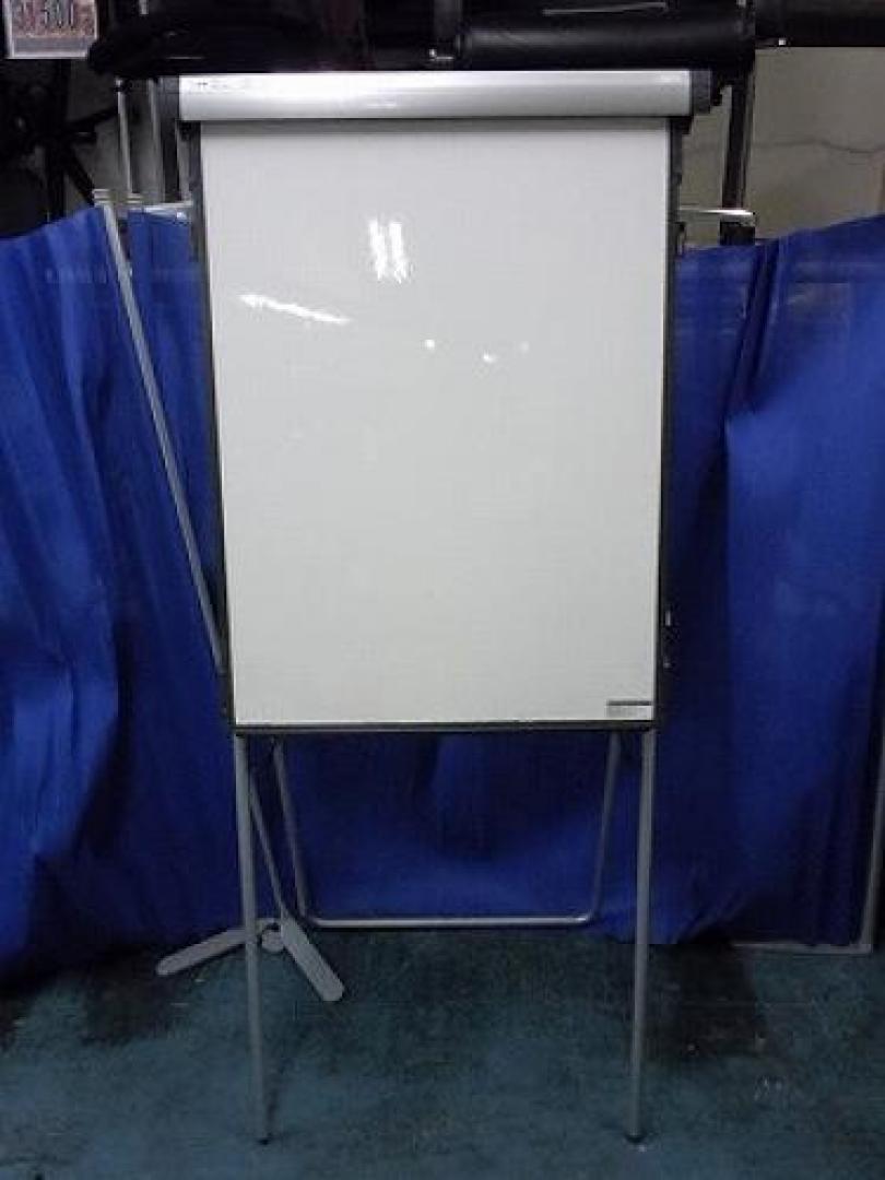 【珍品♪1台入荷！】KOKUYO製　イーゼル立てかけ型　片面ホワイトボード　幅680mm
                                    中古
            