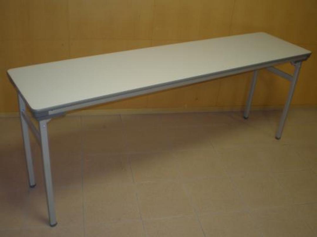 コクヨ製　【kouyo】 折畳テーブル　Ｗ１８００　ニューグレー色　入荷　テーブルの縁のゴムカバー付！！
                                    中古
            