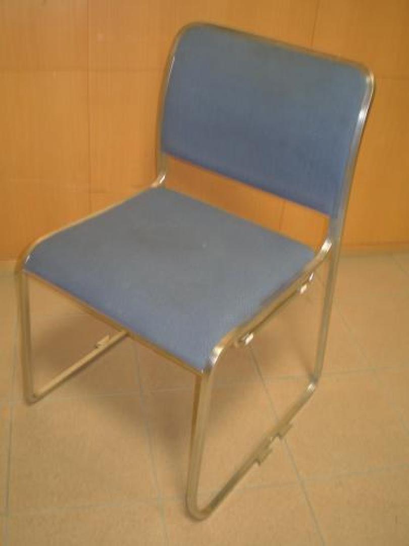 内田洋行製【ＵＣＨＩＤＡ】スタッキングチェアー！！難あり特価品【会議チェア】
                                    中古
            