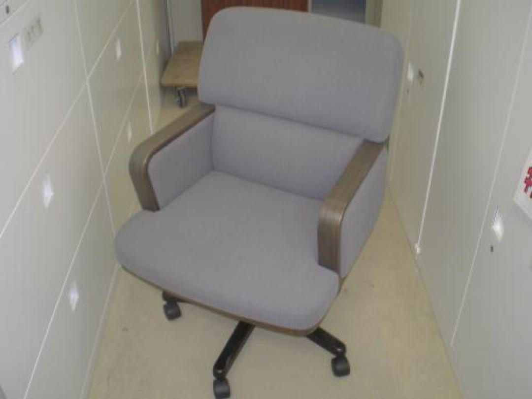 天童木工製　高級ミーティングチェアー【会議チェア】
                                    中古
            