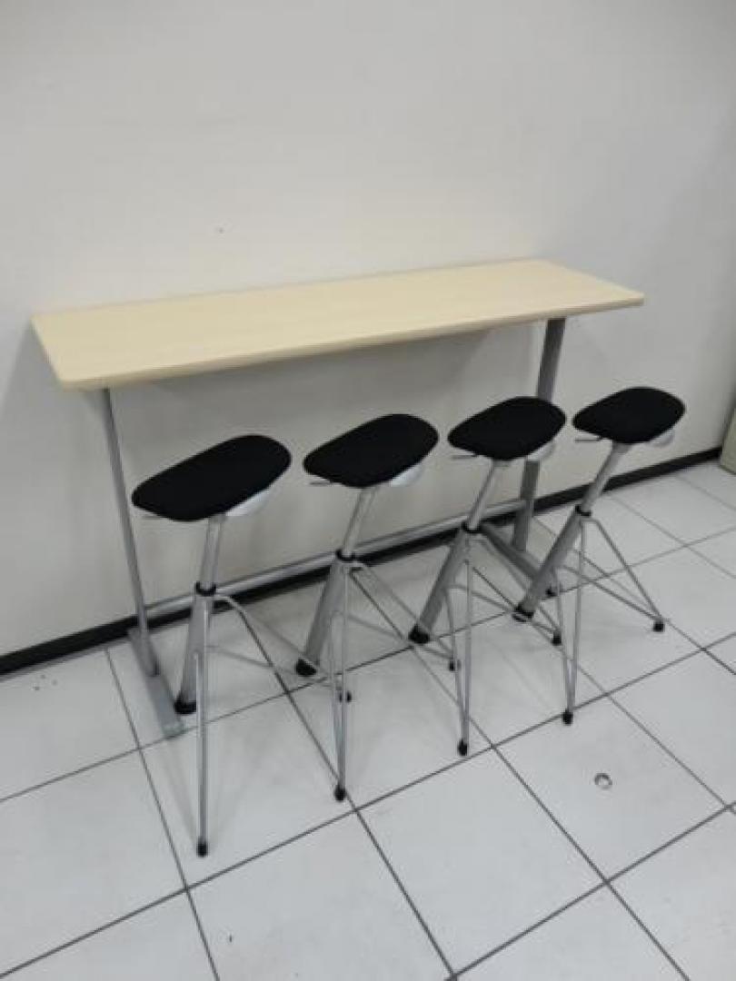 ◆セット商品◆ 「オカムラ製ハイテーブル+ハイポジションスツール4脚」 休憩やちょっとしたミーティングにお使いください。
                                    中古
            