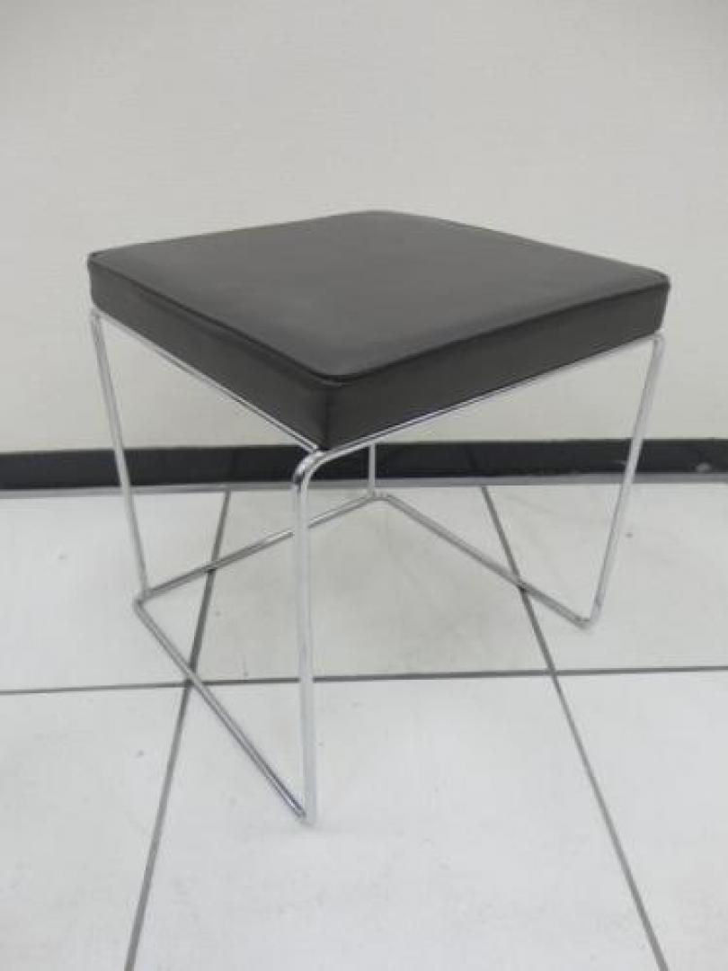 ◆スツール◆　急な来客用に♪
                                    中古
            