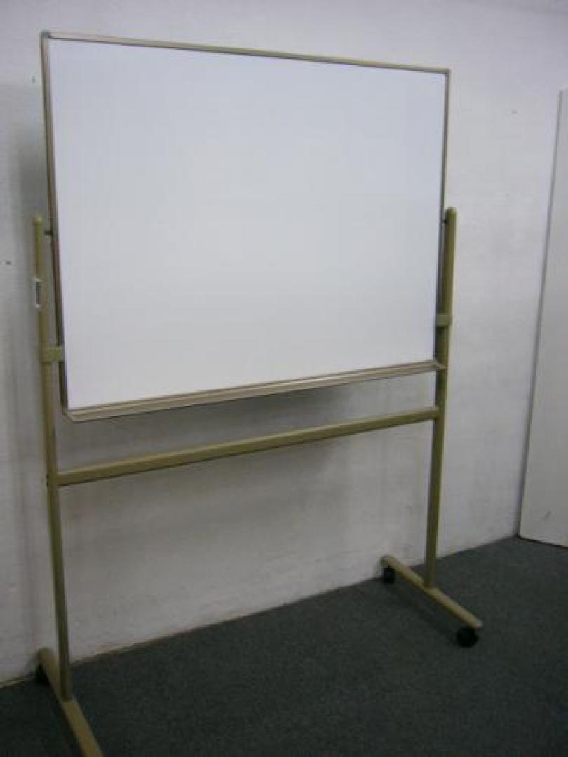 【★人気商品★】　Ｗ１２００タイプのホワイトボード　■　自立式
                                    中古
            