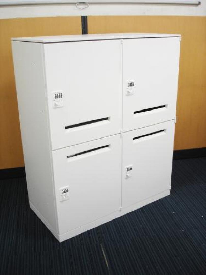 【オカムラ製】【レクトラインシリーズ】【ホワイト】<br>ダイヤル式の4人用メールロッカー！！
                                    中古
            