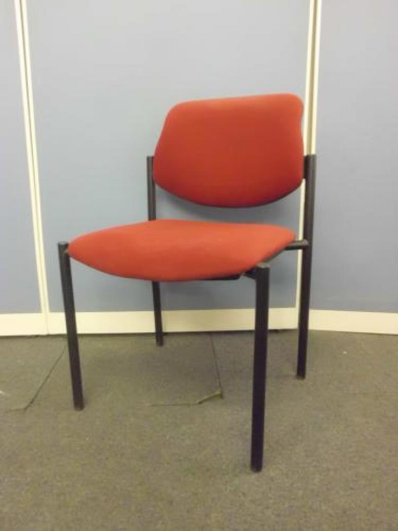 【￥１．９００　残り４点特価シリーズ】スタッキングチェア　■　情熱のレッド【会議チェア】
                                    中古
            