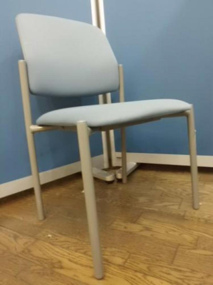 【■イトーキ製　■KLKシリーズ　■座・布タイプ】【会議チェア】
                                    中古
            