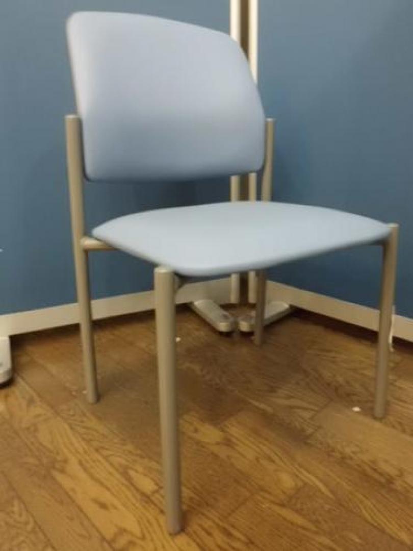 【■イトーキ製　■KLKシリーズ　■座・レザー】【会議チェア】
                                    中古
            