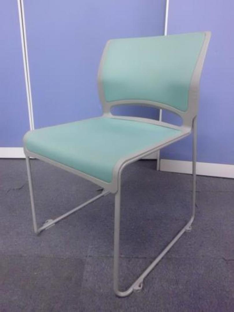 【￥１.５７５　３６脚→残り１８脚　揃いの在庫シリーズ】　オカムラスタッキングチェア　■　重ねて収納可　場所もとりません【会議チェア】
                                    中古
            