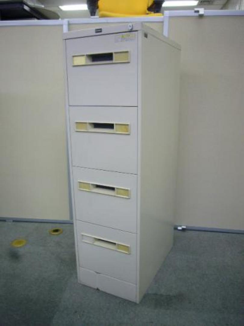 内田洋行製Ａ4ファイルキャビネット！！書類整理に持ってこいの書庫です！若干の使用感有り
                                    中古
            