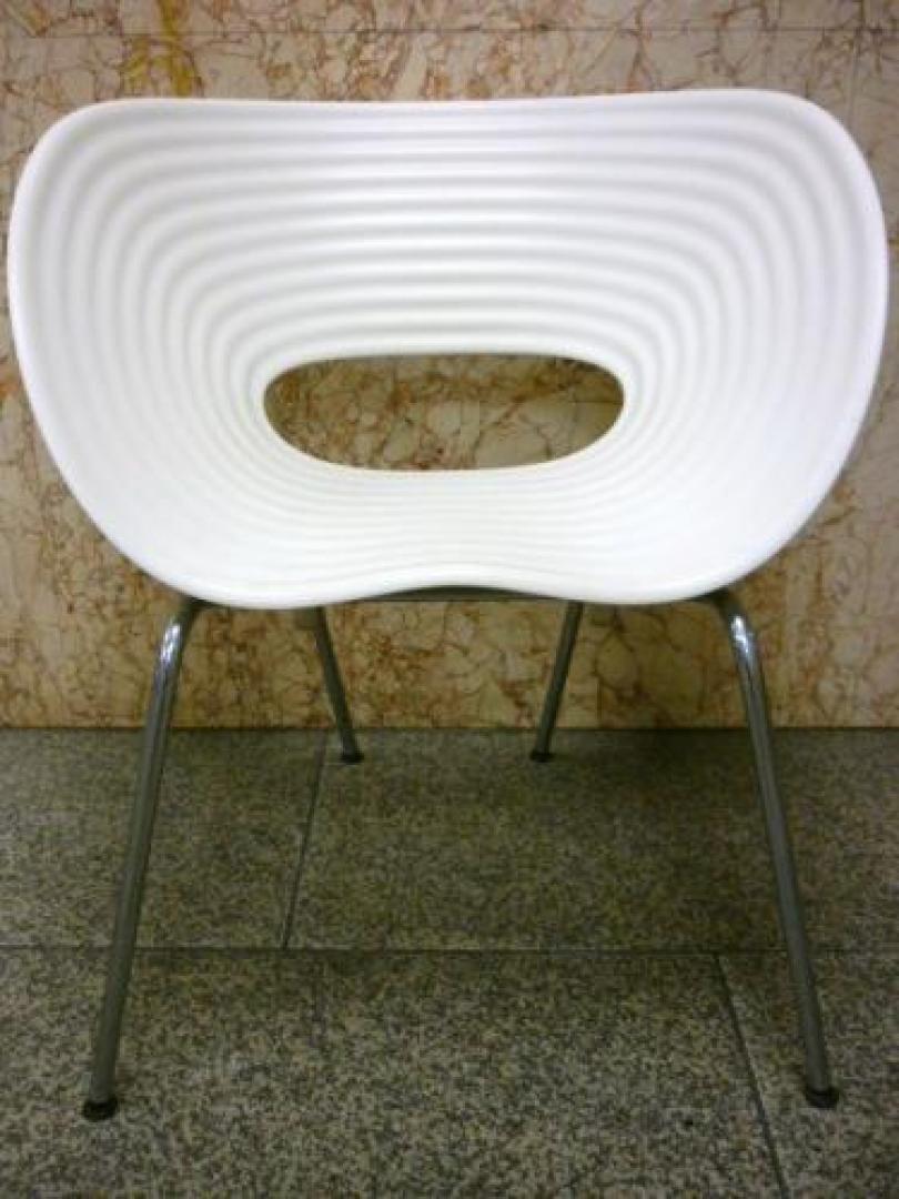 【Vitra製】トムバックチェア☆★<br>
存在感のあるデザイン性★大きな座面がポイントです★【会議チェア】
                        トムバック 
                                    中古
            