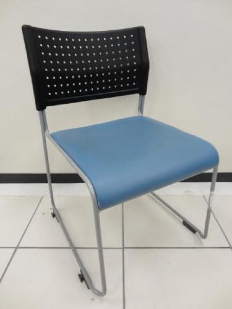 チトセ製　スタッキングチェア　ブルー【会議チェア】
                                    中古
            