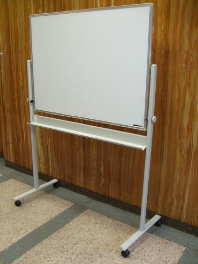 【ミーティングの必需品　ホワイトボード】人気の両面タイプ+キャスター付
                                    中古
            