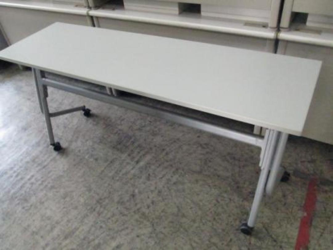 ☆★　オカムラ　サイドスタックテーブル　1545　ホワイト　☆★
                                    中古
            