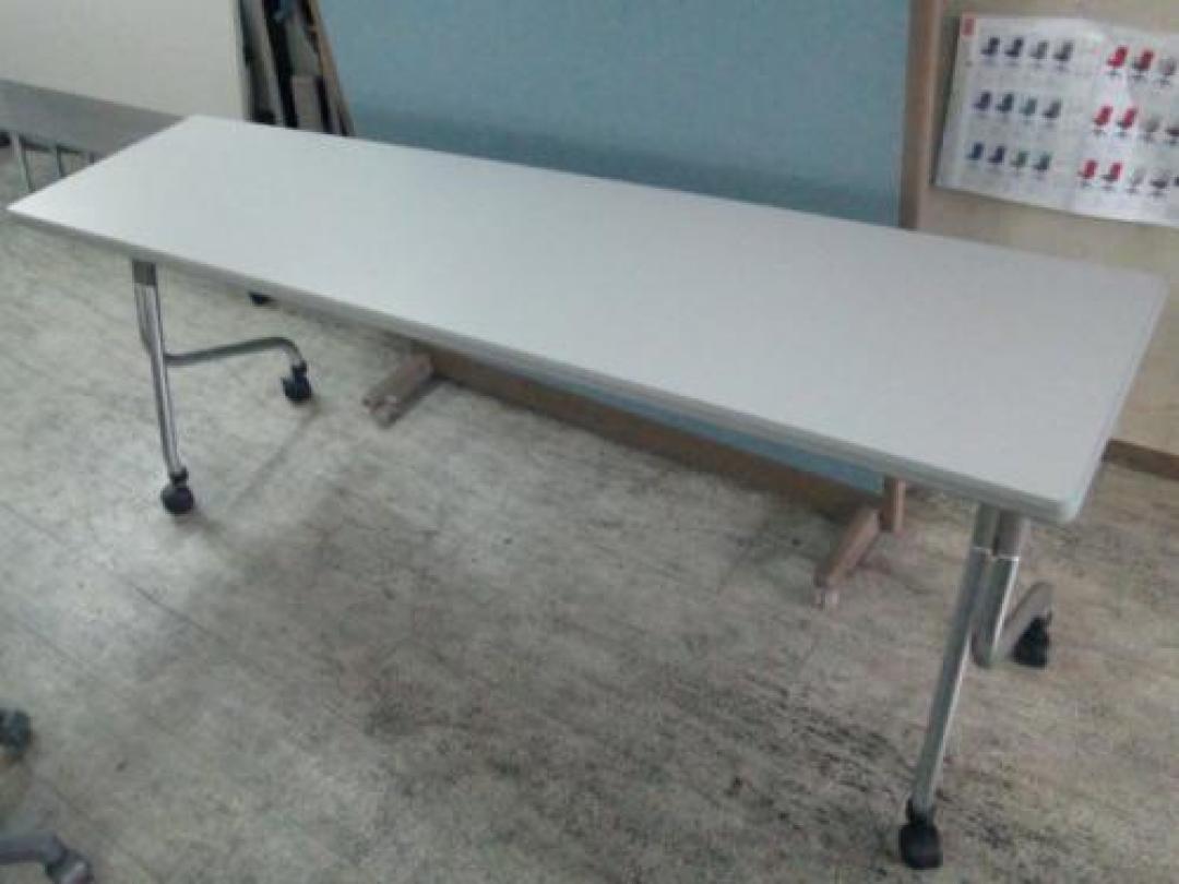 ☆★　クロガネ　サイドスタックテーブル　1845　☆★
                                    中古
            