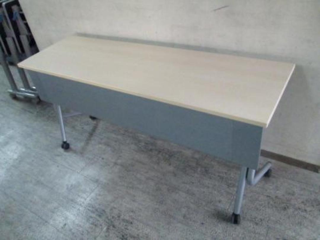 ☆★　オカムラ　サイドスタックテーブル　1545　ナチュラル　☆★
                                    中古
            