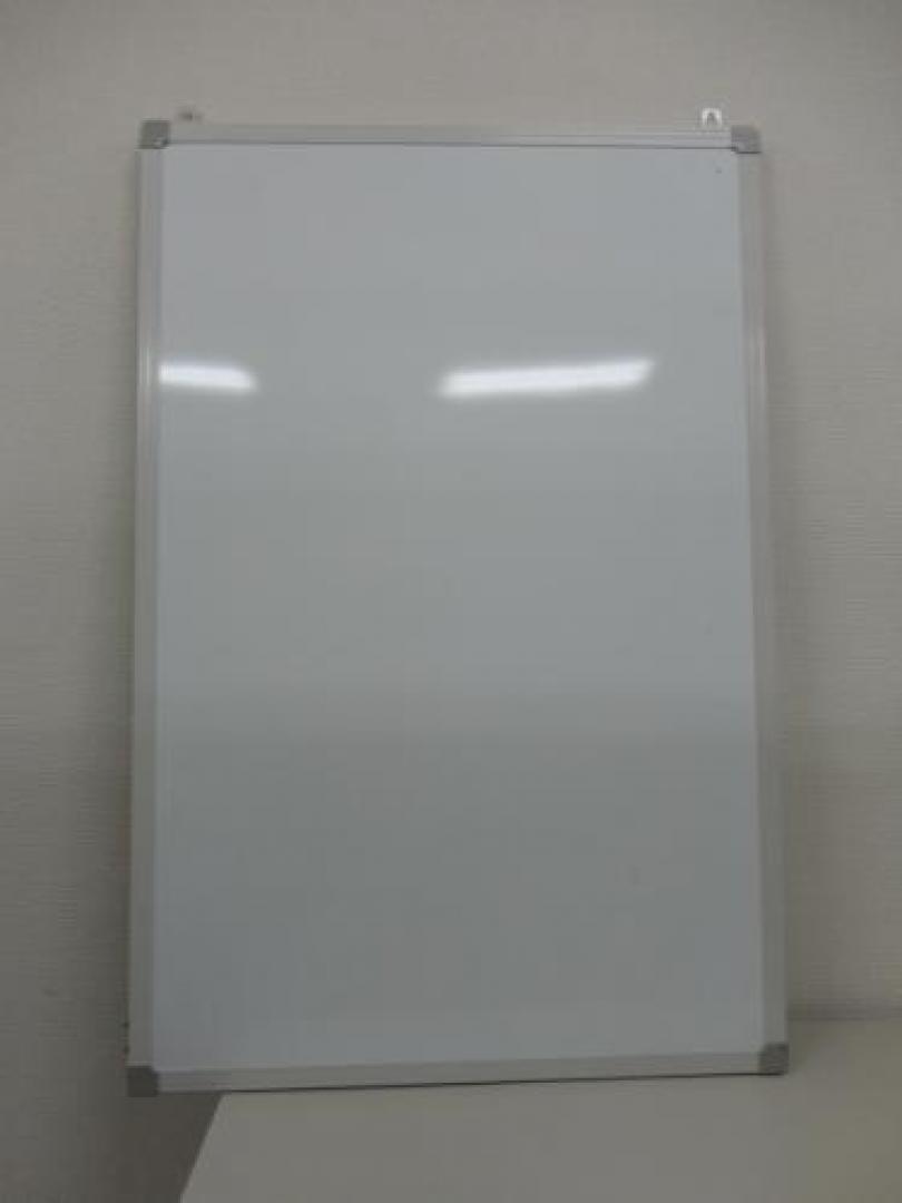 ■壁掛ホワイトボード■ オフィスだけはなく、ご自宅でもお使いいただけるサイズです♪
                                    中古
            