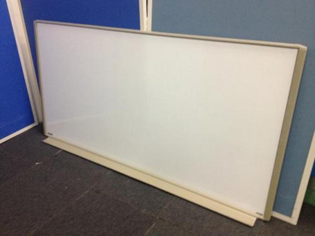 12/24更新情報　■壁掛け片面ホワイトボード　■幅1800mm
                                    中古
            