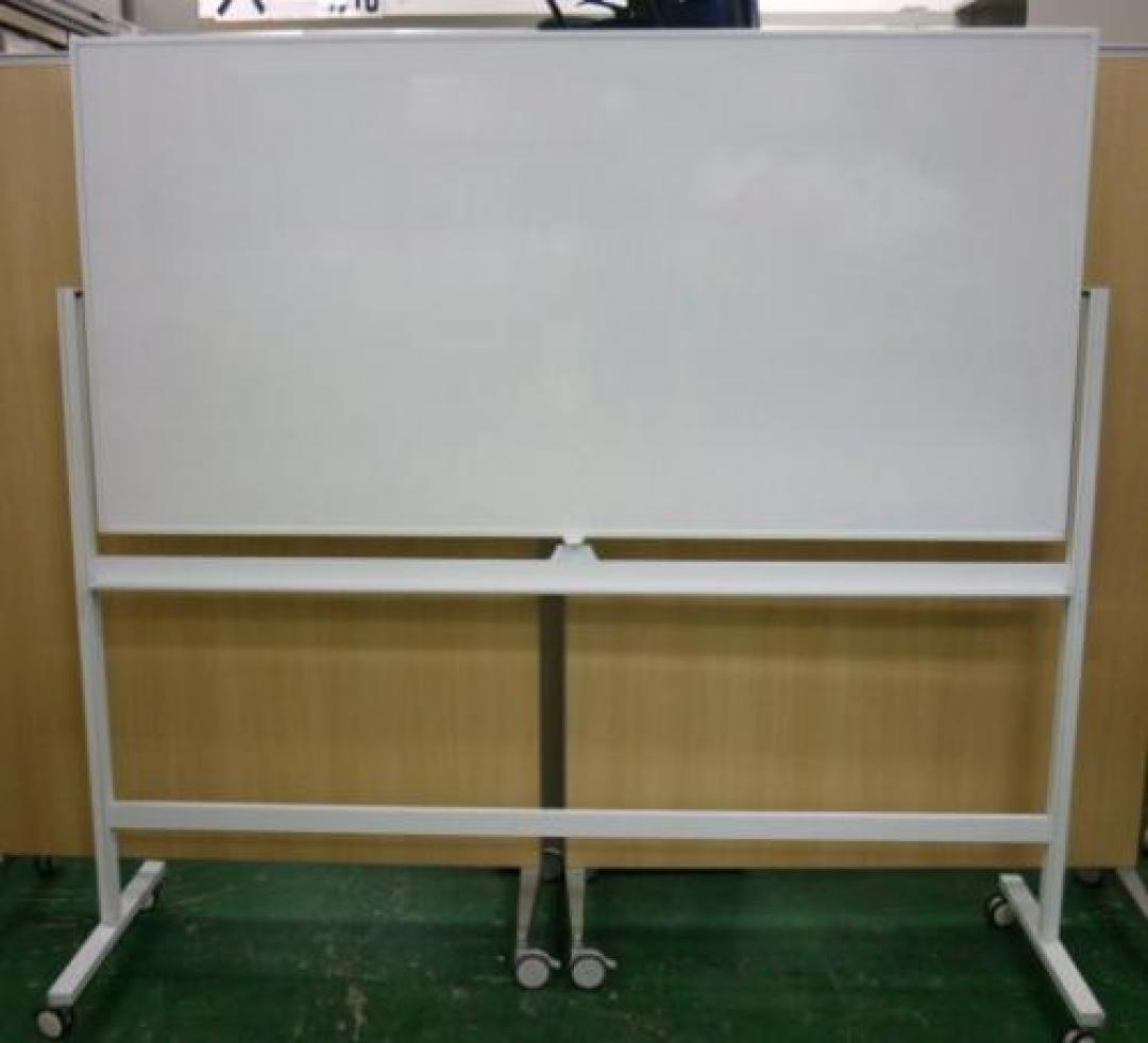 ■ホワイトボード■　脚付両面タイプ
                                    中古
            