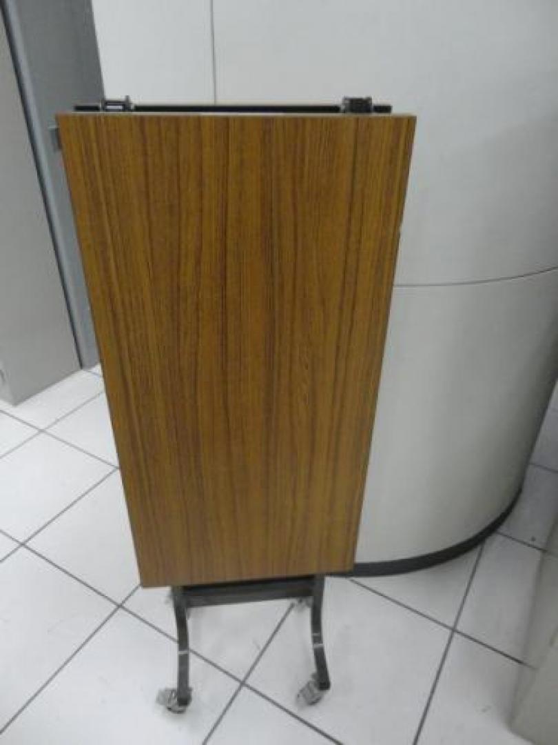 ITOKI製　折りたたみテーブル/中折タイプ 1845
                                    中古
            