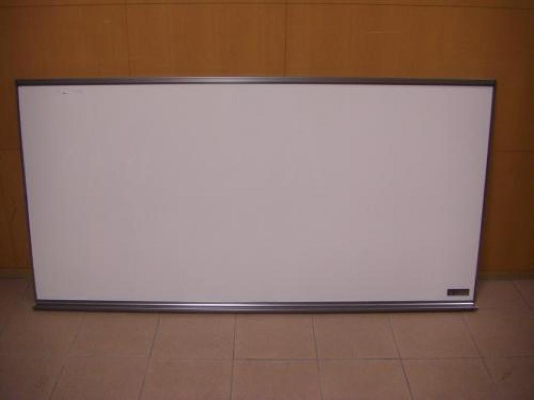 コクヨ製【KOKUYO】ホーロータイプ壁掛けホワイトボード!!幅１８００　広々タイプ　中古オフィス家具のことなら、大阪西梅田店まで！！
                                    中古
            