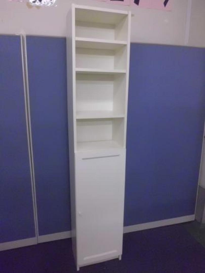 【￥５.２５０残り１点特価シリーズ】　スリム食器棚？　■　可動棚式　■　給湯室にいかがですか　
                                    中古
            