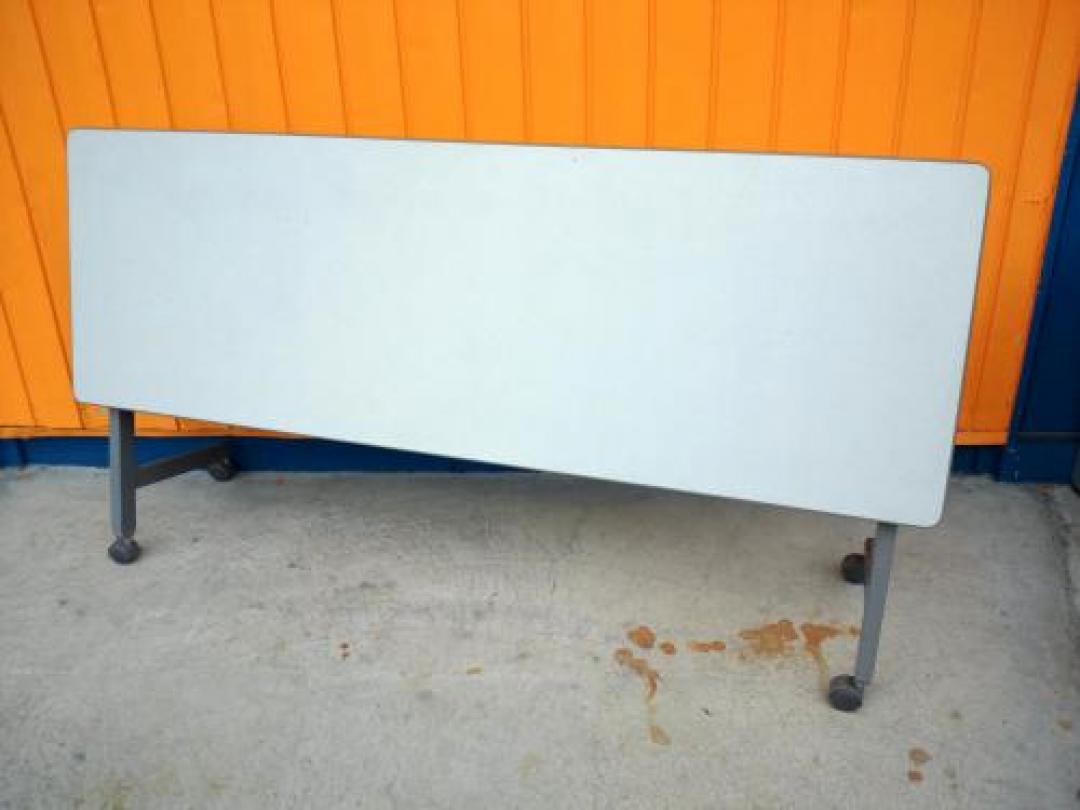 【イトーキ　サイドスタックテーブル】　1台の為お買い得品
                                    中古
            