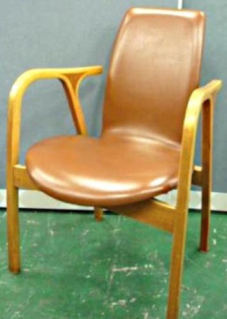 天童木工製　アントラーチェア<br>座面に傷あり特別価格！
                                    中古
            