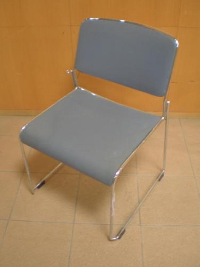 スタッキングチェアー　入荷　若干汚れがあります【会議チェア】
                                    中古
            