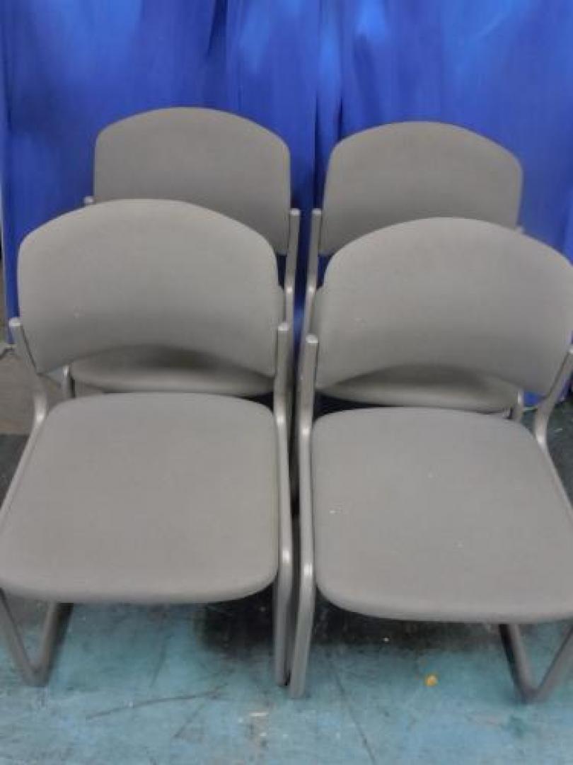 【お得な４脚セット！９，９７５円☆】UCHIDA 内田洋行製　■ミーティングチェア　■グレー　■ＭＦシリーズ【会議チェア】
                                    中古
            