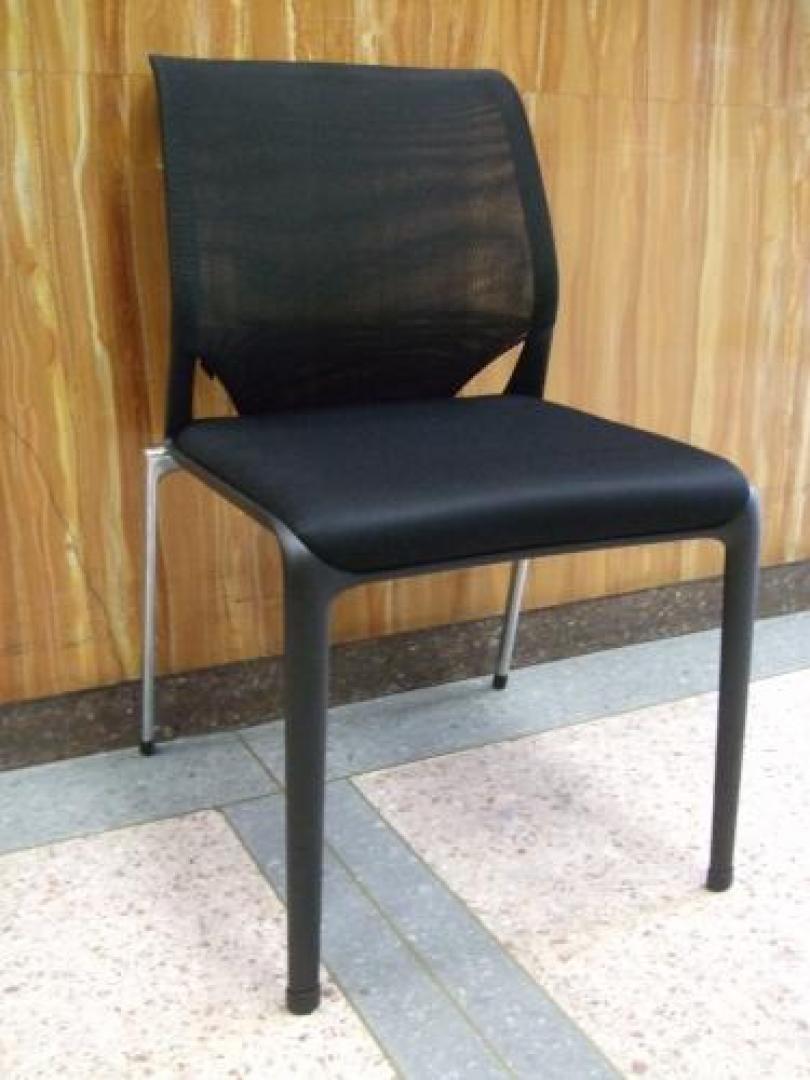 【Vitra/ヴィトラ製　メダシリーズ　スタッキングチェア】海外有名メーカーの背面メッシュチェア！重ねて収納出来る優れもの！【会議チェア】
                                    中古
            