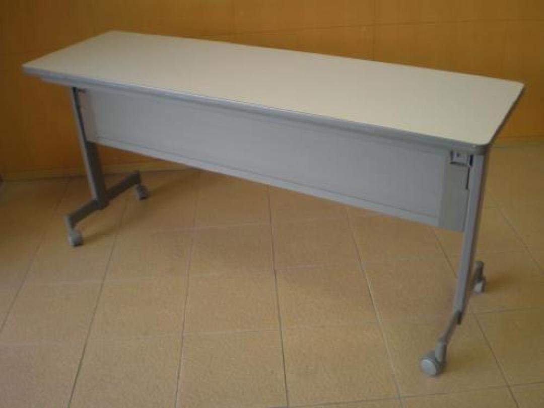 コクヨ製　【KOKUYO】サイドスタックテーブル　KT-602　キャスター付　棚板付き　チュ子オフィス家具のことなら、オフィスバスターズ西梅田店まで！
                                    中古
            