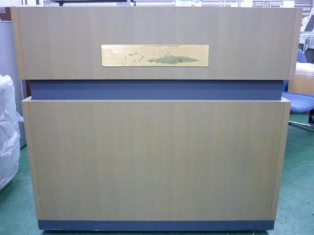 ■演台■　大型演台　珍しい一品　在庫一台につきお早めに！
                                    中古
            