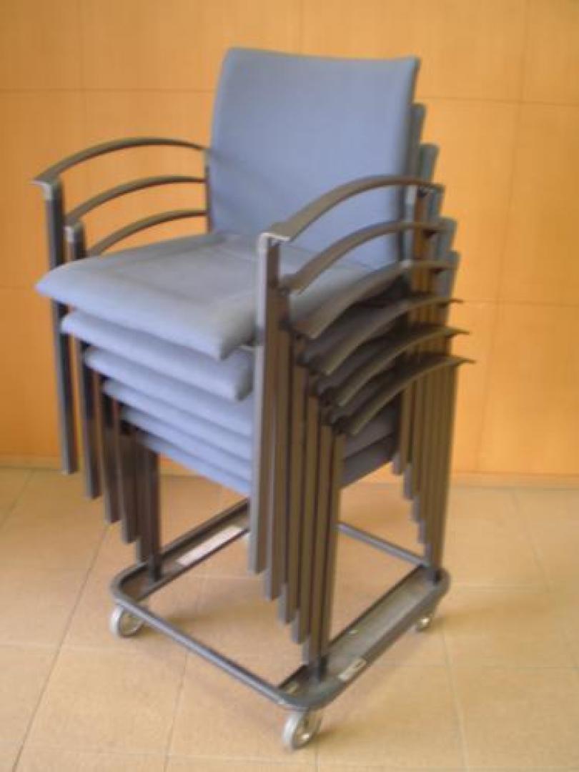 【セット商品】【ＫＯＫＵＹＯ】スタッキングチェアー　８脚セット【会議チェア】
                                    中古
            