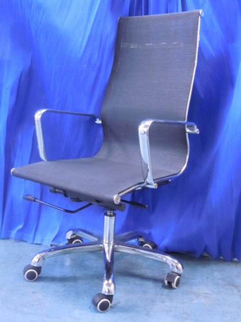 【国道16号線より内側のお客様限定商品】メッシュのノーブランド肘付OAチェア　※キャスターの動きがメーカー品と比べ、動きが硬いです。
                                    中古
            