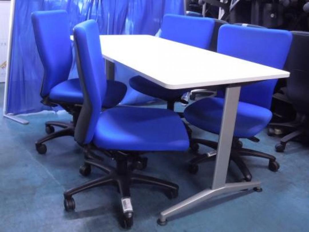 【セット商品☆５２５０円オトク】　■　幅1500mm 奥行き750mm 【イトーキ製　ＤＤテーブル　+　okamura製　カロッツァチェア ブルー4脚セット】
                                    中古
            