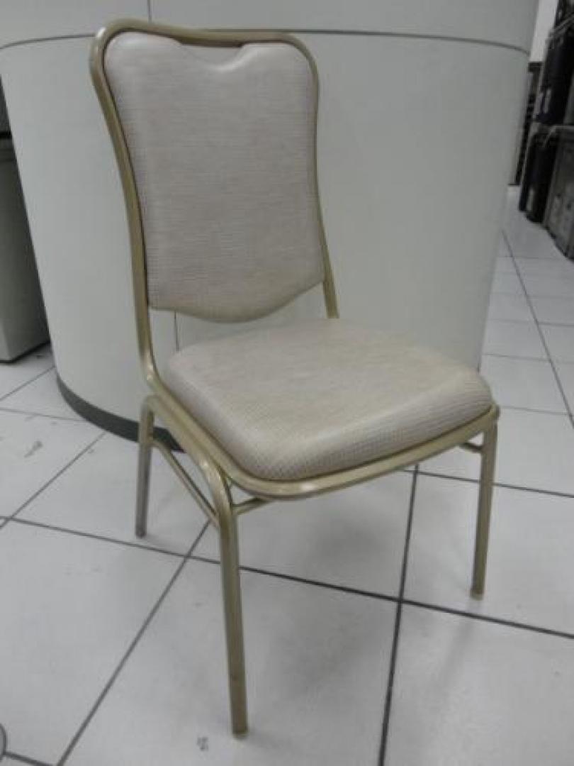 気品漂う優雅な　ミーティングチェア　　　【会議チェア】
                                    中古
            