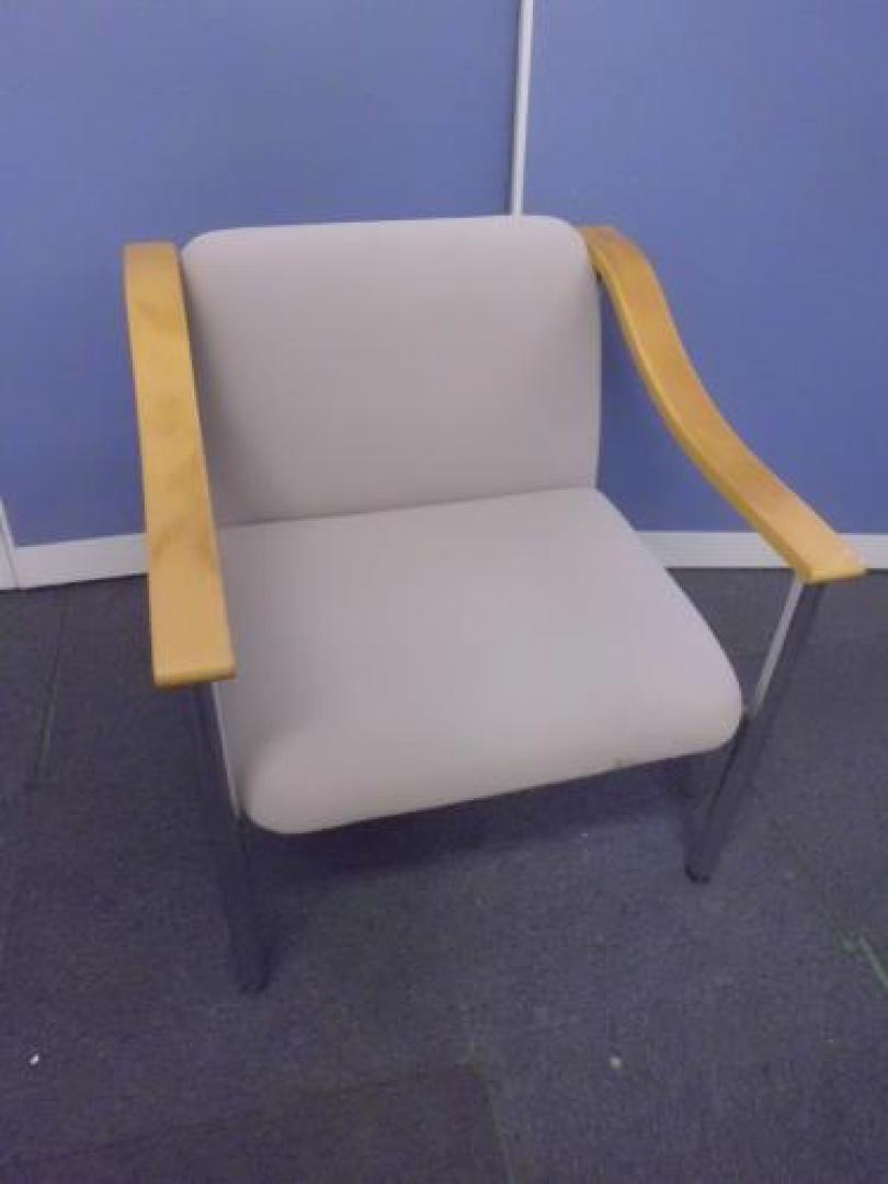 ライオン　ミーティングチェア【会議チェア】
                                    中古
            