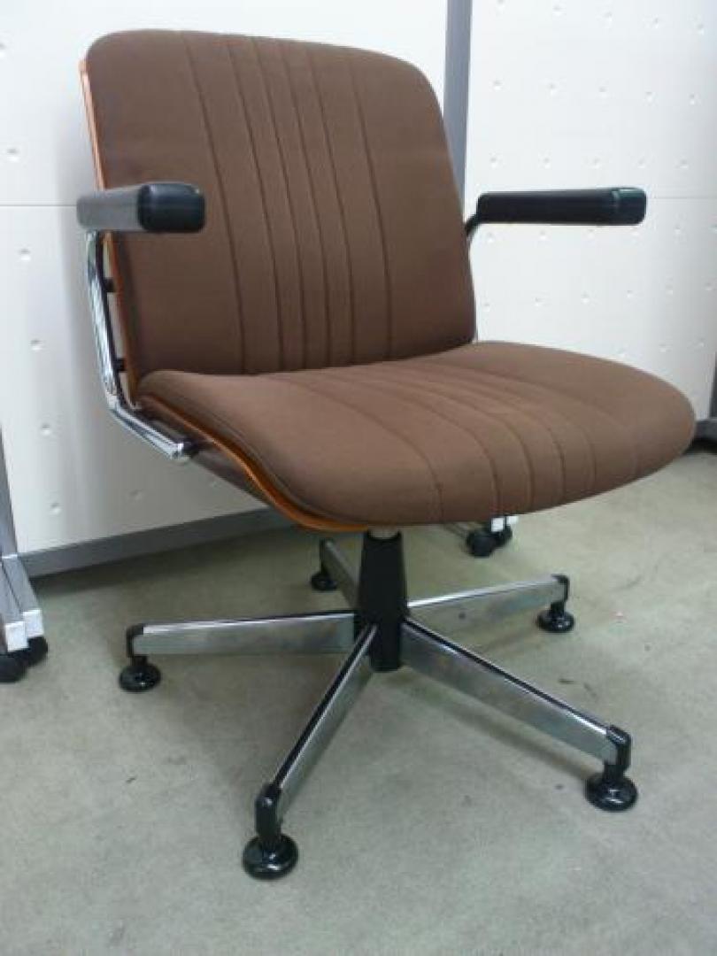 ■ジロフレックス　■ブラサシリーズ　【おつとめ品】【会議チェア】
                                    中古
            