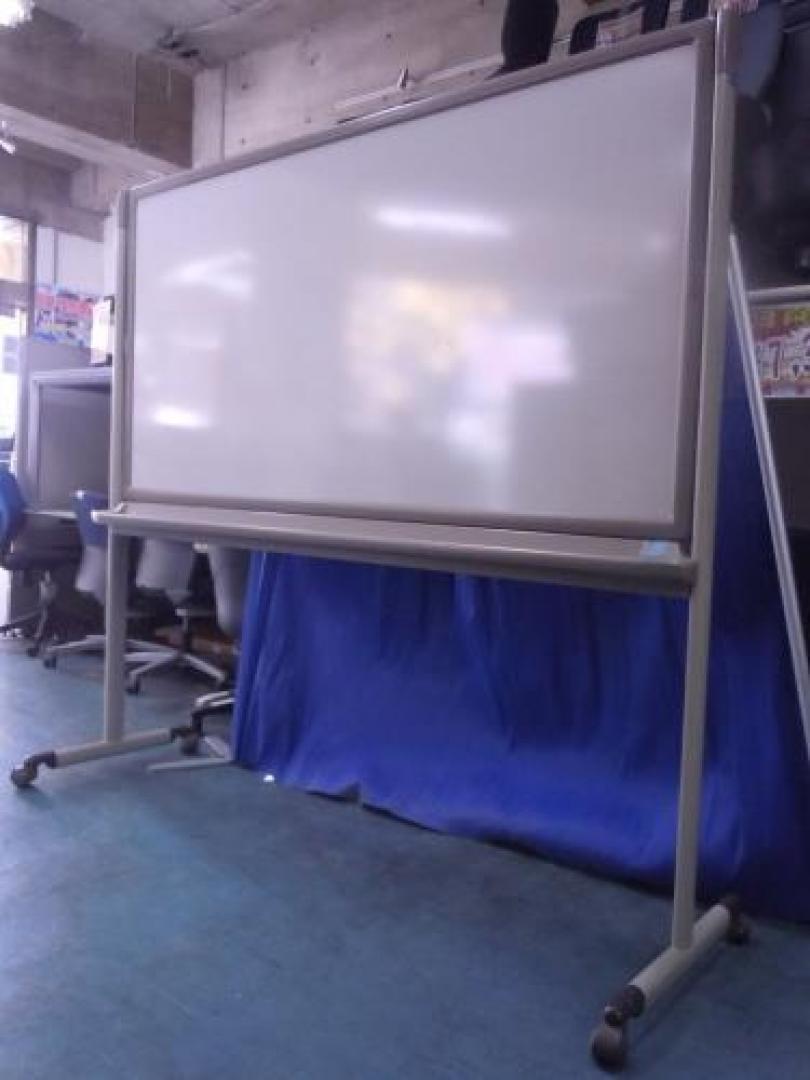 【１台入荷！】okamura製　自立式両面ホワイトボード　幅1800mm ※片面にへこみあり、片面ホワイトボードとしていかがでしょう？
                                    中古
            