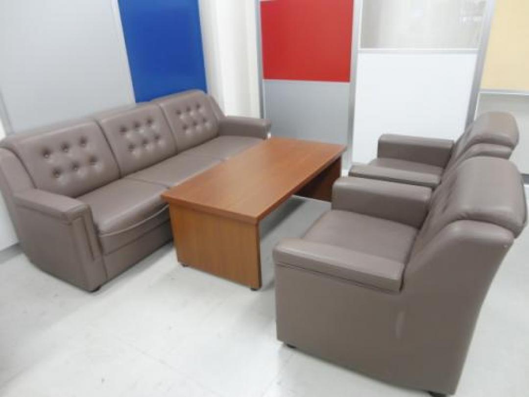 内田洋行製　応接セット一式　【３人用＋１人用＋センターテーブル】
                                    中古
            