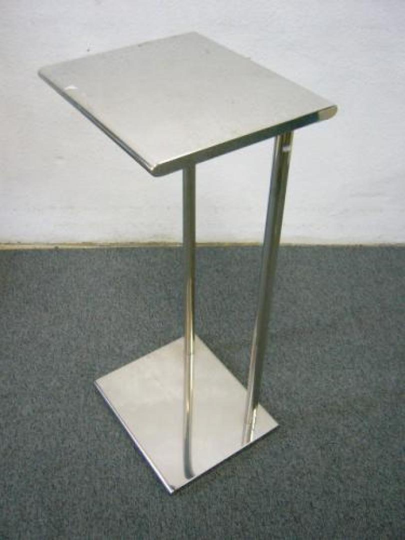 【シルバーに輝く電話台!!】■タイプ：電話台　■色：シルバー　■数量：1台　
                                    中古
            