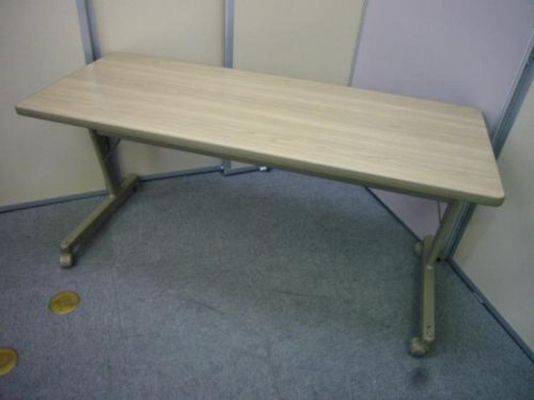 PLUS サイドスタックテーブル 折りたたみ楽チン！綺麗な木目調のテーブルです♪
                                    中古
            