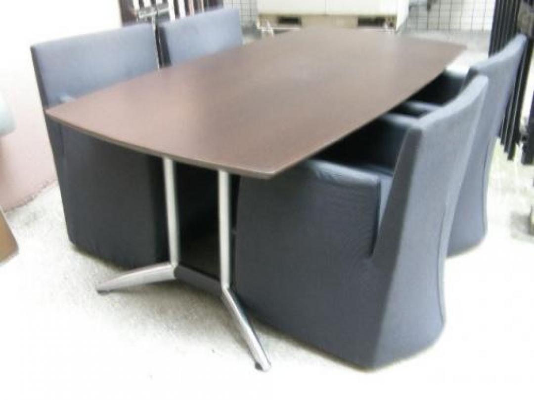 【ぞくぞく】【セット商品】ミーティングテーブル＋応接用アームチェア!!重厚感のある会議室はいかがでしょうか？
                                    中古
            