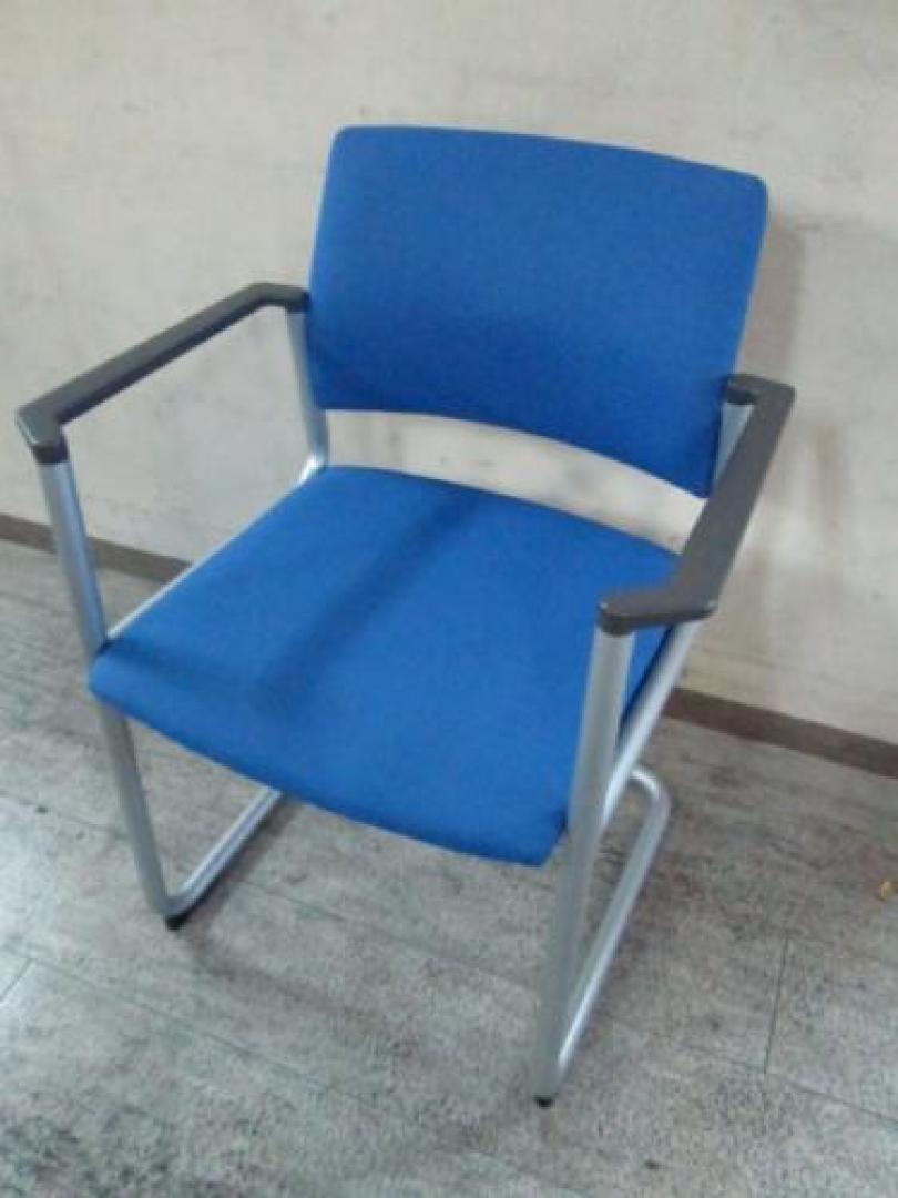 ☆★　プラス　ミーティングチェア　肘付　ブルー　２脚セット　☆★【会議チェア】
                                    中古
            