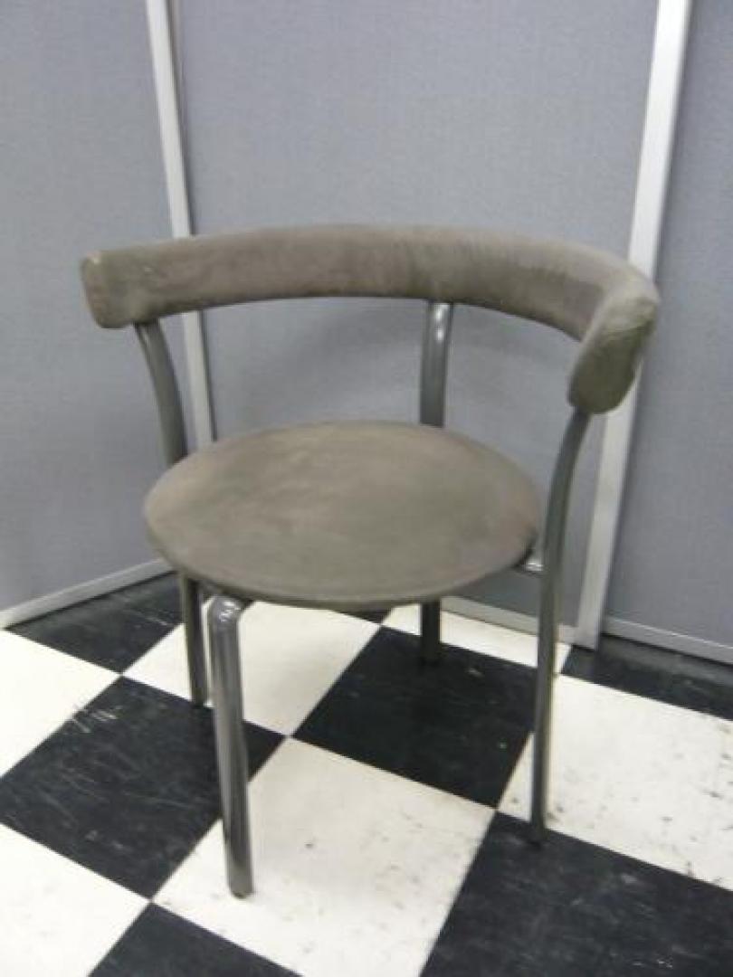 ■おつとめ品■大変お買い得！【￥３００】【会議チェア】
                                    中古
            