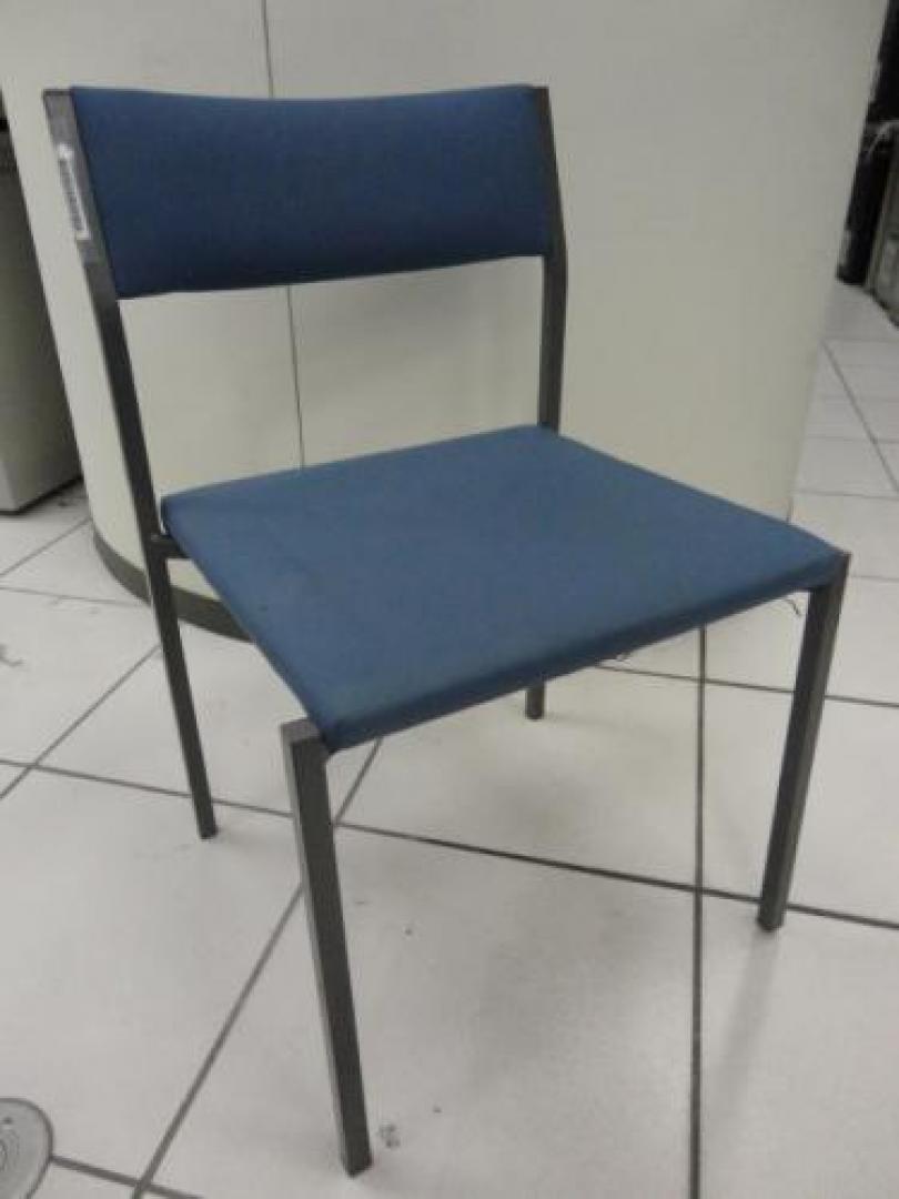 コクヨ製　スタッキングチェア　ブルー　【会議チェア】
                                    中古
            